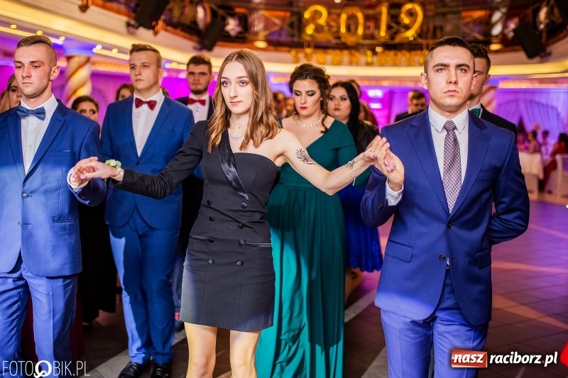 Zdjęcie w galerii na portalu naszraciborz.pl: Poloneza czas zacząć. Ekonomik bawi się w Acropolis w Pokrzywnicy FOTO i WIDEO wiadomości z regionu