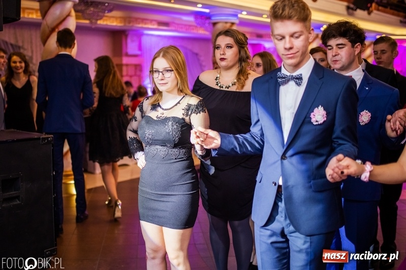 Zdjęcie w galerii na portalu naszraciborz.pl: Poloneza czas zacząć. Ekonomik bawi się w Acropolis w Pokrzywnicy FOTO i WIDEO wiadomości z regionu