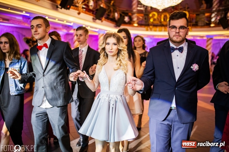 Zdjęcie w galerii na portalu naszraciborz.pl: Poloneza czas zacząć. Ekonomik bawi się w Acropolis w Pokrzywnicy FOTO i WIDEO wiadomości z regionu