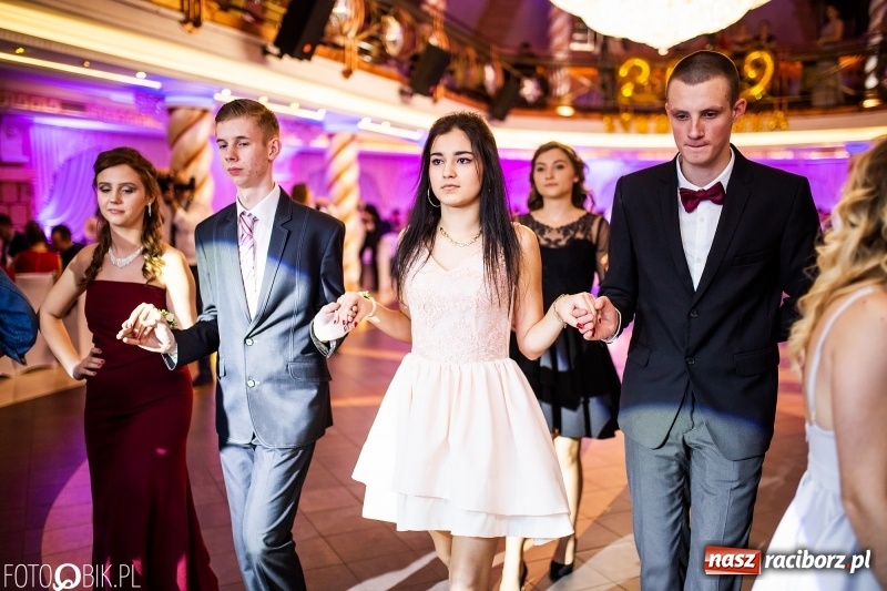 Zdjęcie w galerii na portalu naszraciborz.pl: Poloneza czas zacząć. Ekonomik bawi się w Acropolis w Pokrzywnicy FOTO i WIDEO wiadomości z regionu