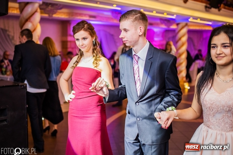 Zdjęcie w galerii na portalu naszraciborz.pl: Poloneza czas zacząć. Ekonomik bawi się w Acropolis w Pokrzywnicy FOTO i WIDEO wiadomości z regionu