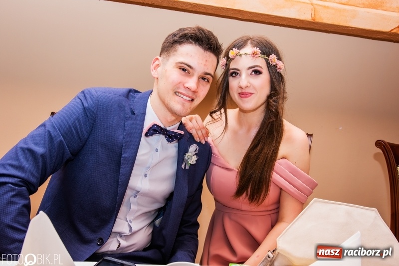 Zdjęcie w galerii na portalu naszraciborz.pl: Poloneza czas zacząć. Ekonomik bawi się w Acropolis w Pokrzywnicy FOTO i WIDEO wiadomości z regionu