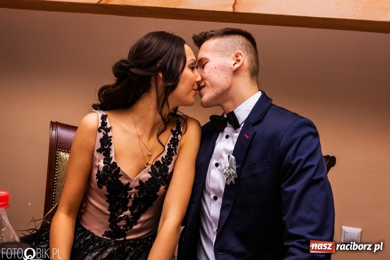 Zdjęcie w galerii na portalu naszraciborz.pl: Poloneza czas zacząć. Ekonomik bawi się w Acropolis w Pokrzywnicy FOTO i WIDEO wiadomości z regionu