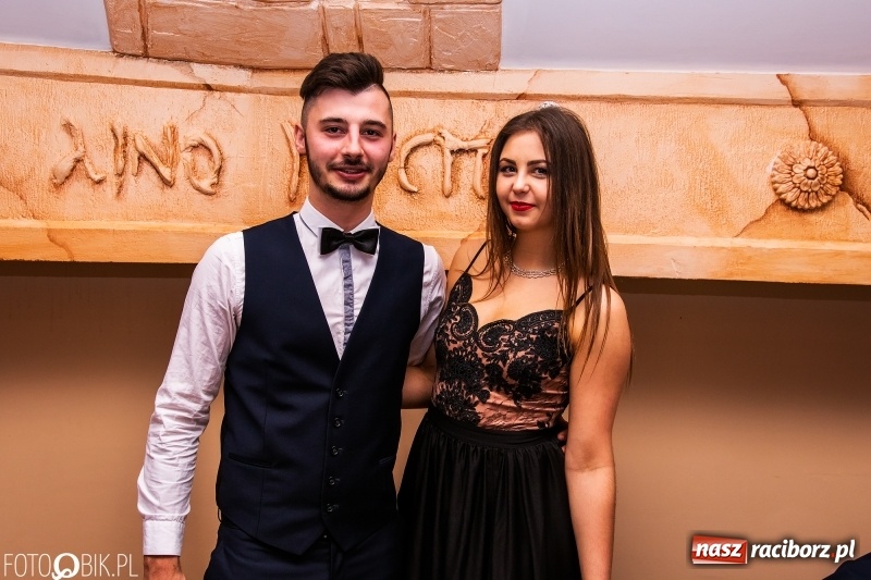 Zdjęcie w galerii na portalu naszraciborz.pl: Poloneza czas zacząć. Ekonomik bawi się w Acropolis w Pokrzywnicy FOTO i WIDEO wiadomości z regionu