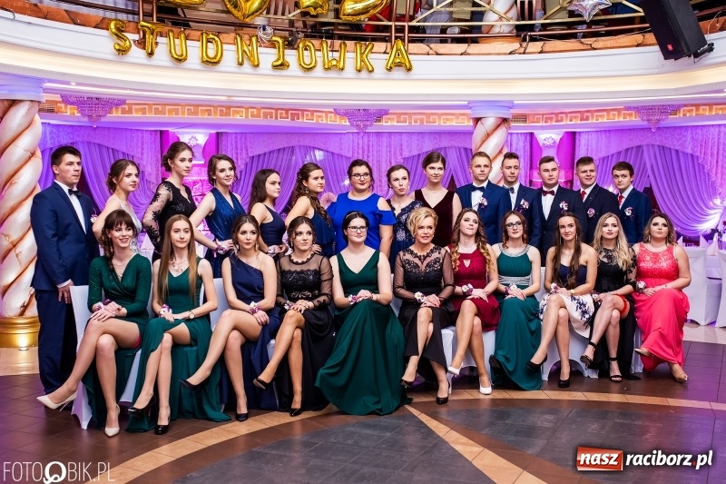 Zdjęcie w galerii na portalu naszraciborz.pl: Poloneza czas zacząć. Ekonomik bawi się w Acropolis w Pokrzywnicy FOTO i WIDEO wiadomości z regionu