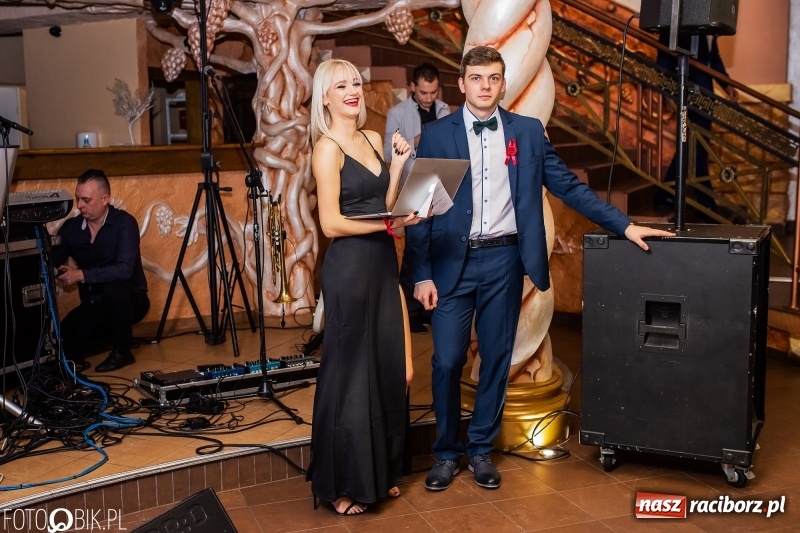 Zdjęcie w galerii na portalu naszraciborz.pl: Poloneza czas zacząć. Ekonomik bawi się w Acropolis w Pokrzywnicy FOTO i WIDEO wiadomości z regionu