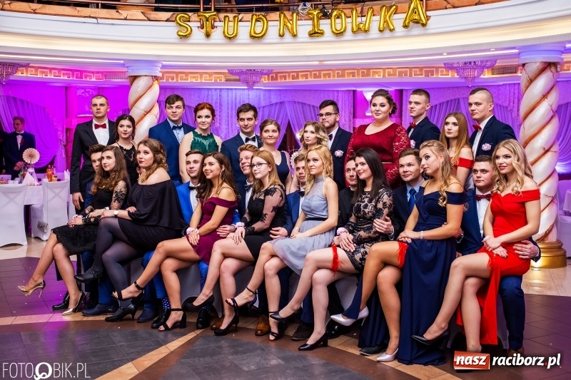 Zdjęcie w galerii na portalu naszraciborz.pl: Poloneza czas zacząć. Ekonomik bawi się w Acropolis w Pokrzywnicy FOTO i WIDEO wiadomości z regionu