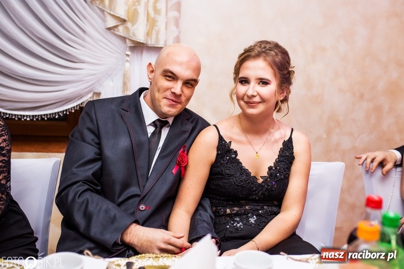 Zdjęcie w galerii na portalu naszraciborz.pl: Poloneza czas zacząć. Ekonomik bawi się w Acropolis w Pokrzywnicy FOTO i WIDEO wiadomości z regionu