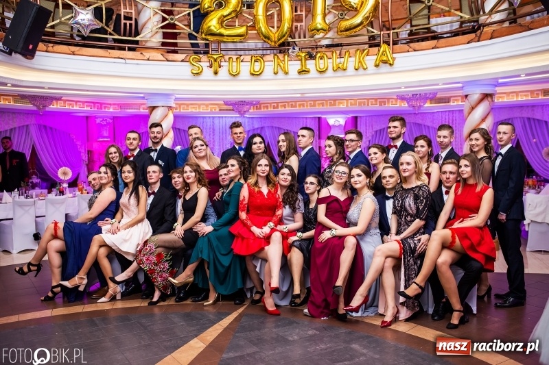 Zdjęcie w galerii na portalu naszraciborz.pl: Poloneza czas zacząć. Ekonomik bawi się w Acropolis w Pokrzywnicy FOTO i WIDEO wiadomości z regionu