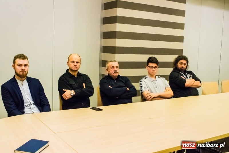 Zdjęcie w galerii na portalu naszraciborz.pl: Tylko razem możemy wiele. Spotkanie organizacyjne Federacji dla Rzeczypospolitej wiadomości z regionu