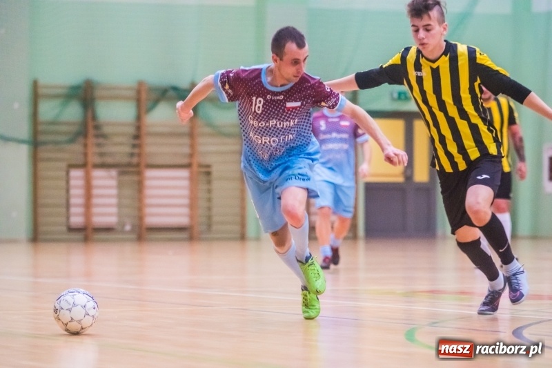 Zdjęcie w galerii na portalu naszraciborz.pl: HLPN: Straż Graniczna i Castorama bez punktów wiadomości z regionu