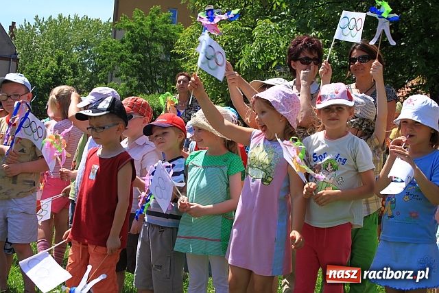 Zdjęcie w galerii na portalu naszraciborz.pl: Młodzi olimpijczycy wśród przedszkolaków wiadomości z regionu