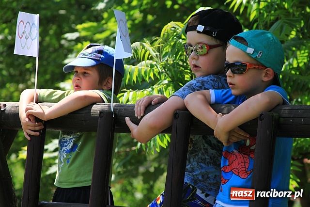 Zdjęcie w galerii na portalu naszraciborz.pl: Młodzi olimpijczycy wśród przedszkolaków wiadomości z regionu