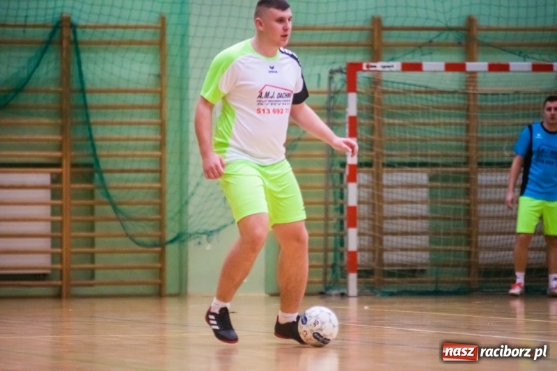 Zdjęcie w galerii na portalu naszraciborz.pl: Sobota w HLPN. Marek&Dariusz Metallbau ogolony przez Salon Fryzjerski wiadomości z regionu