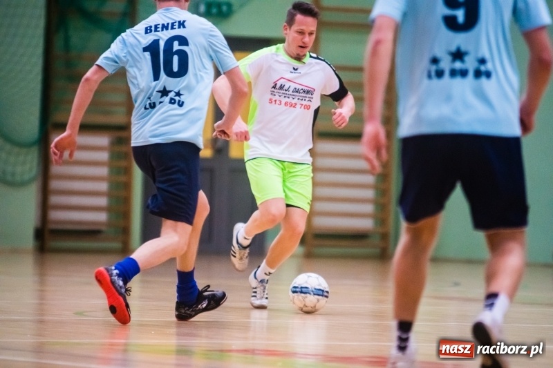 Zdjęcie w galerii na portalu naszraciborz.pl: Sobota w HLPN. Marek&Dariusz Metallbau ogolony przez Salon Fryzjerski wiadomości z regionu