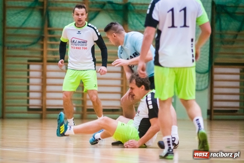 Zdjęcie w galerii na portalu naszraciborz.pl: Sobota w HLPN. Marek&Dariusz Metallbau ogolony przez Salon Fryzjerski wiadomości z regionu