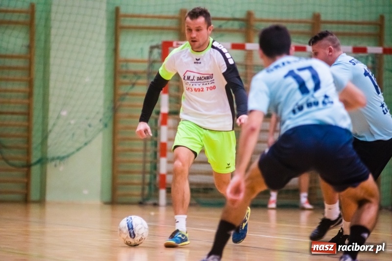 Zdjęcie w galerii na portalu naszraciborz.pl: Sobota w HLPN. Marek&Dariusz Metallbau ogolony przez Salon Fryzjerski wiadomości z regionu