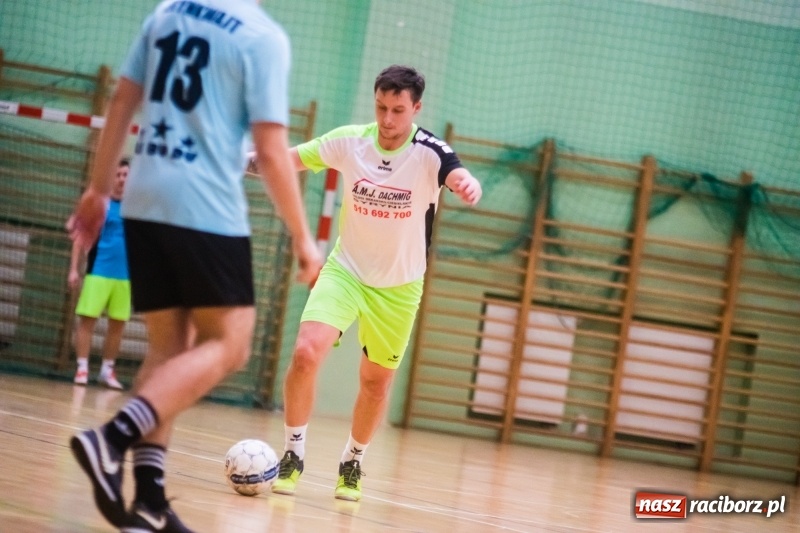 Zdjęcie w galerii na portalu naszraciborz.pl: Sobota w HLPN. Marek&Dariusz Metallbau ogolony przez Salon Fryzjerski wiadomości z regionu