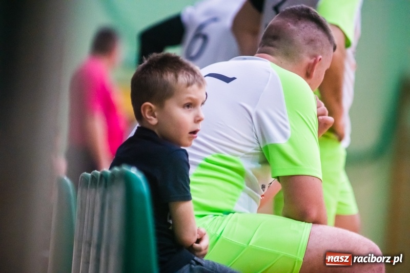 Zdjęcie w galerii na portalu naszraciborz.pl: Sobota w HLPN. Marek&Dariusz Metallbau ogolony przez Salon Fryzjerski wiadomości z regionu