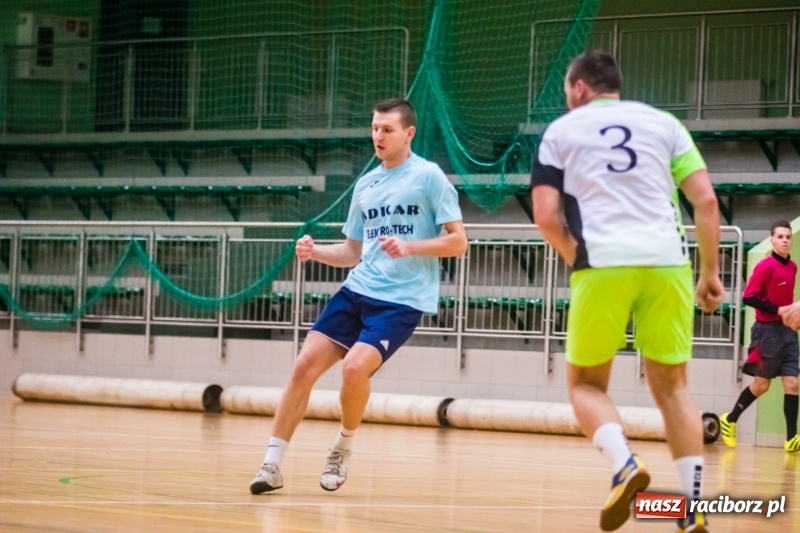 Zdjęcie w galerii na portalu naszraciborz.pl: Sobota w HLPN. Marek&Dariusz Metallbau ogolony przez Salon Fryzjerski wiadomości z regionu