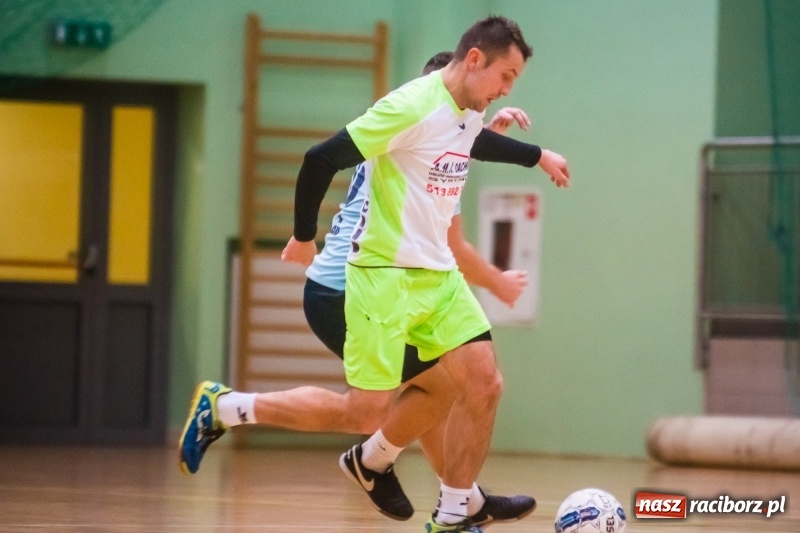 Zdjęcie w galerii na portalu naszraciborz.pl: Sobota w HLPN. Marek&Dariusz Metallbau ogolony przez Salon Fryzjerski wiadomości z regionu