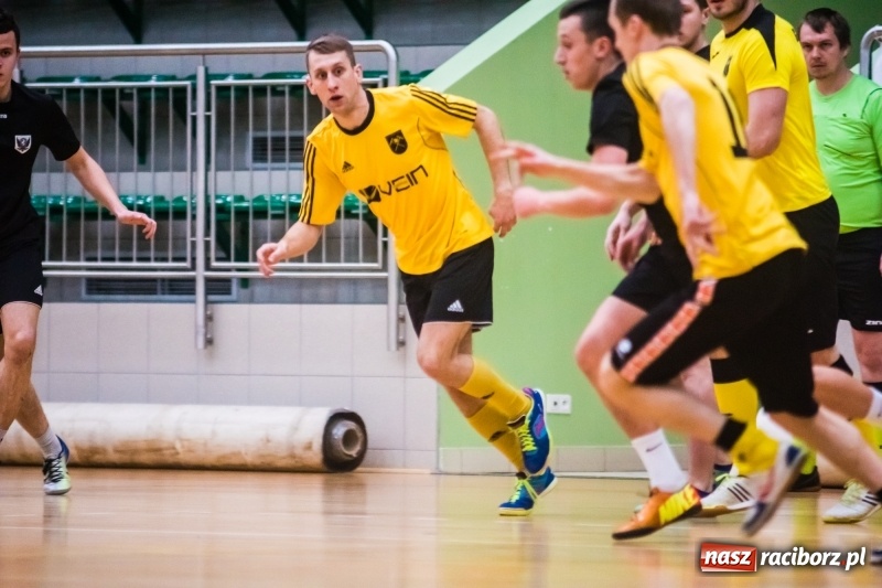 Zdjęcie w galerii na portalu naszraciborz.pl: Sobota w HLPN. Marek&Dariusz Metallbau ogolony przez Salon Fryzjerski wiadomości z regionu