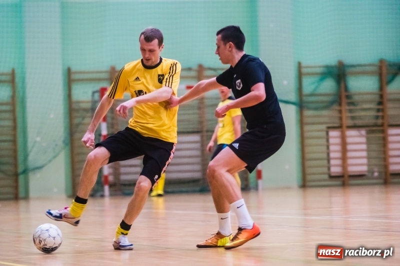 Zdjęcie w galerii na portalu naszraciborz.pl: Sobota w HLPN. Marek&Dariusz Metallbau ogolony przez Salon Fryzjerski wiadomości z regionu