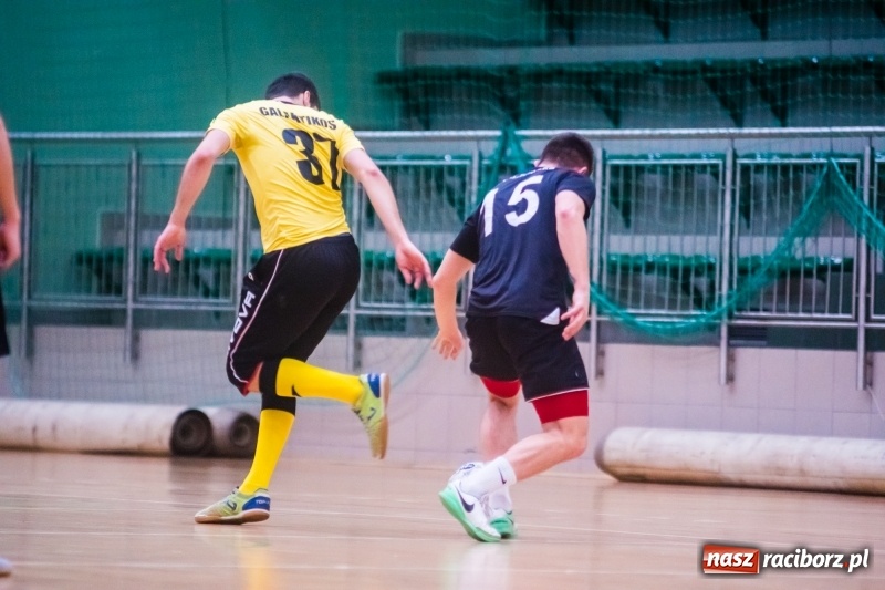 Zdjęcie w galerii na portalu naszraciborz.pl: Sobota w HLPN. Marek&Dariusz Metallbau ogolony przez Salon Fryzjerski wiadomości z regionu