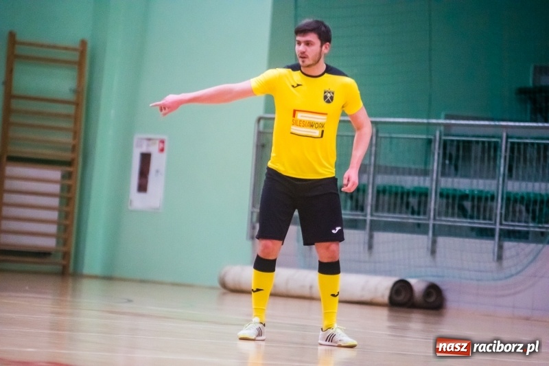 Zdjęcie w galerii na portalu naszraciborz.pl: Sobota w HLPN. Marek&Dariusz Metallbau ogolony przez Salon Fryzjerski wiadomości z regionu