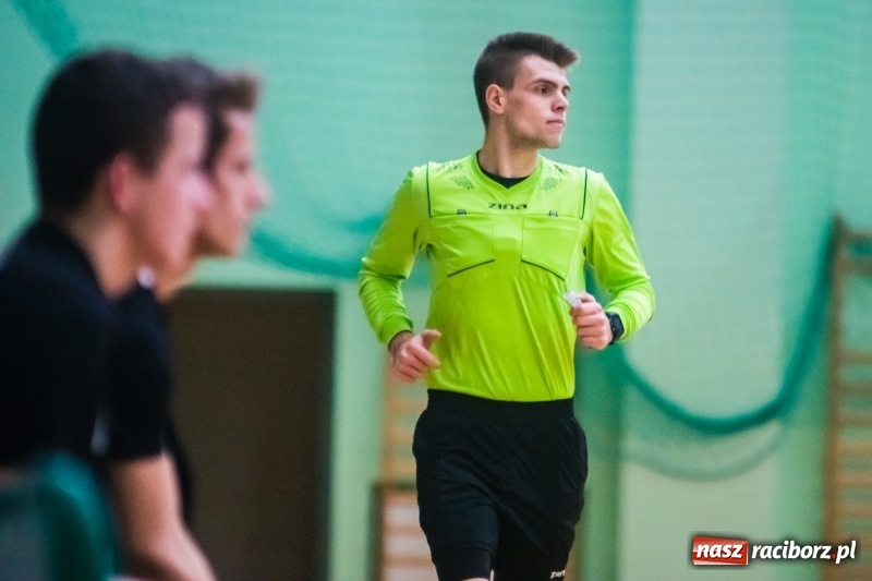 Zdjęcie w galerii na portalu naszraciborz.pl: Sobota w HLPN. Marek&Dariusz Metallbau ogolony przez Salon Fryzjerski wiadomości z regionu