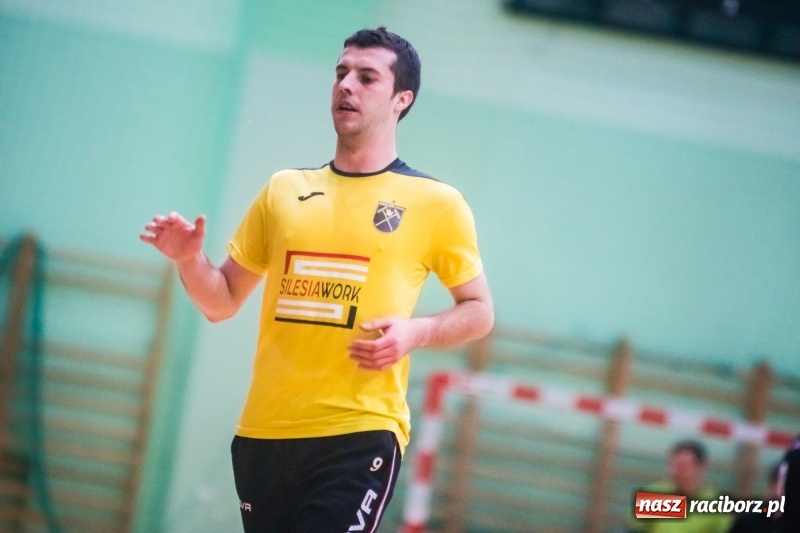 Zdjęcie w galerii na portalu naszraciborz.pl: Sobota w HLPN. Marek&Dariusz Metallbau ogolony przez Salon Fryzjerski wiadomości z regionu