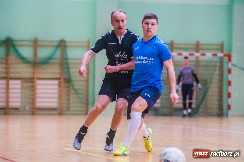 Zdjęcie w galerii na portalu naszraciborz.pl: Sobota w HLPN. Marek&Dariusz Metallbau ogolony przez Salon Fryzjerski wiadomości z regionu