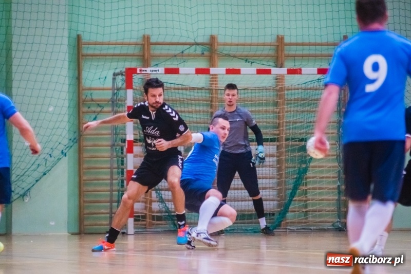 Zdjęcie w galerii na portalu naszraciborz.pl: Sobota w HLPN. Marek&Dariusz Metallbau ogolony przez Salon Fryzjerski wiadomości z regionu