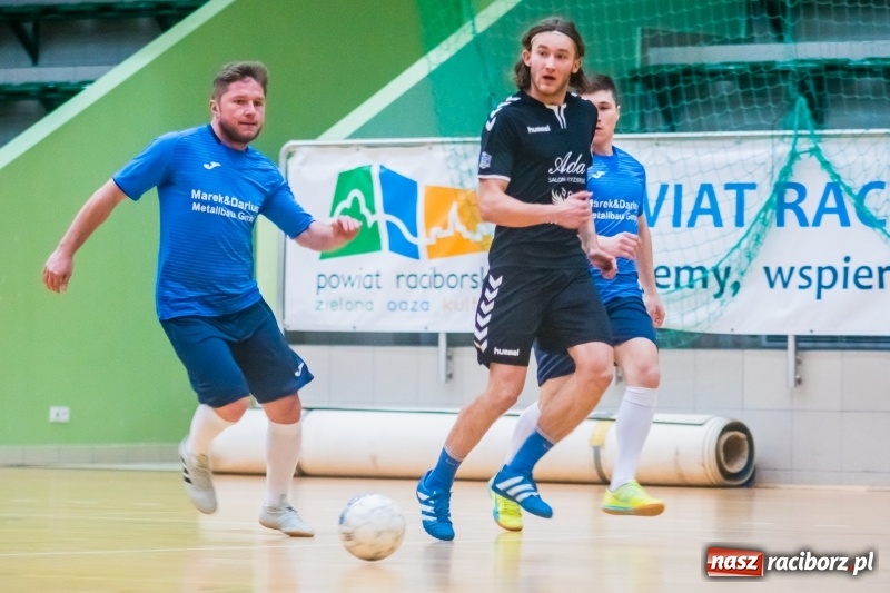 Zdjęcie w galerii na portalu naszraciborz.pl: Sobota w HLPN. Marek&Dariusz Metallbau ogolony przez Salon Fryzjerski wiadomości z regionu