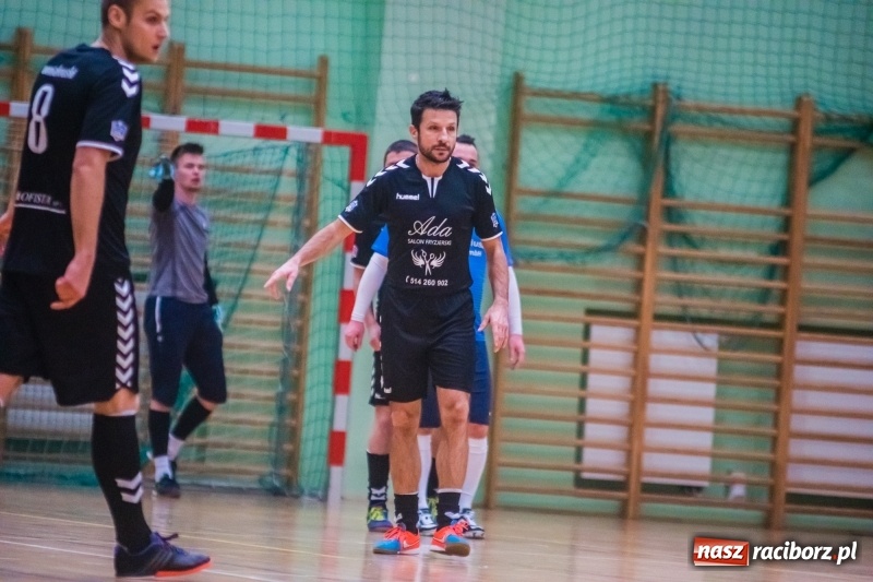 Zdjęcie w galerii na portalu naszraciborz.pl: Sobota w HLPN. Marek&Dariusz Metallbau ogolony przez Salon Fryzjerski wiadomości z regionu