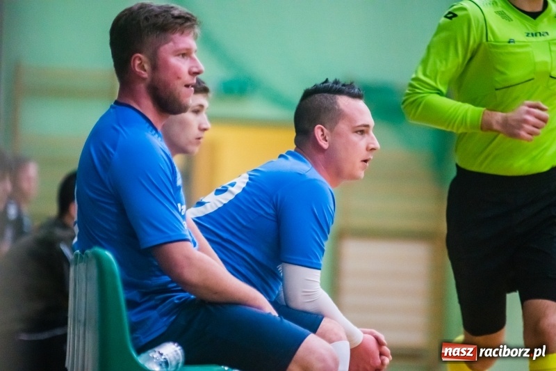 Zdjęcie w galerii na portalu naszraciborz.pl: Sobota w HLPN. Marek&Dariusz Metallbau ogolony przez Salon Fryzjerski wiadomości z regionu