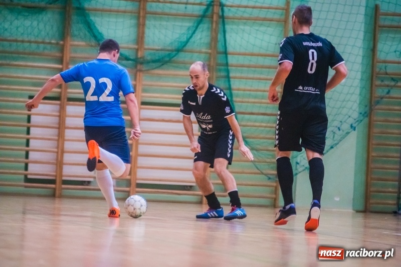 Zdjęcie w galerii na portalu naszraciborz.pl: Sobota w HLPN. Marek&Dariusz Metallbau ogolony przez Salon Fryzjerski wiadomości z regionu