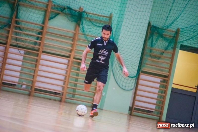 Zdjęcie w galerii na portalu naszraciborz.pl: Sobota w HLPN. Marek&Dariusz Metallbau ogolony przez Salon Fryzjerski wiadomości z regionu