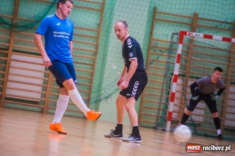 Zdjęcie w galerii na portalu naszraciborz.pl: Sobota w HLPN. Marek&Dariusz Metallbau ogolony przez Salon Fryzjerski wiadomości z regionu