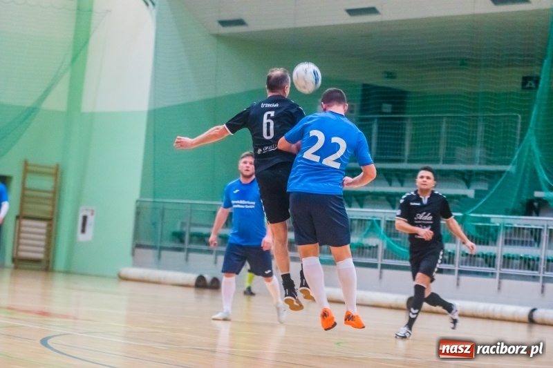 Zdjęcie w galerii na portalu naszraciborz.pl: Sobota w HLPN. Marek&Dariusz Metallbau ogolony przez Salon Fryzjerski wiadomości z regionu