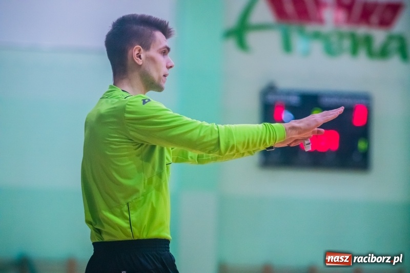 Zdjęcie w galerii na portalu naszraciborz.pl: Sobota w HLPN. Marek&Dariusz Metallbau ogolony przez Salon Fryzjerski wiadomości z regionu