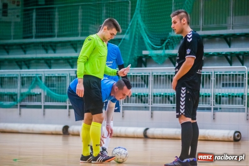Zdjęcie w galerii na portalu naszraciborz.pl: Sobota w HLPN. Marek&Dariusz Metallbau ogolony przez Salon Fryzjerski wiadomości z regionu