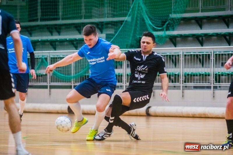 Zdjęcie w galerii na portalu naszraciborz.pl: Sobota w HLPN. Marek&Dariusz Metallbau ogolony przez Salon Fryzjerski wiadomości z regionu