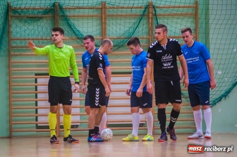 Zdjęcie w galerii na portalu naszraciborz.pl: Sobota w HLPN. Marek&Dariusz Metallbau ogolony przez Salon Fryzjerski wiadomości z regionu