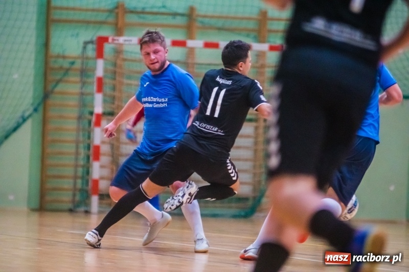 Zdjęcie w galerii na portalu naszraciborz.pl: Sobota w HLPN. Marek&Dariusz Metallbau ogolony przez Salon Fryzjerski wiadomości z regionu