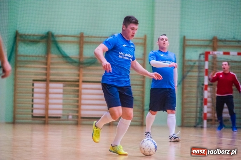 Zdjęcie w galerii na portalu naszraciborz.pl: Sobota w HLPN. Marek&Dariusz Metallbau ogolony przez Salon Fryzjerski wiadomości z regionu