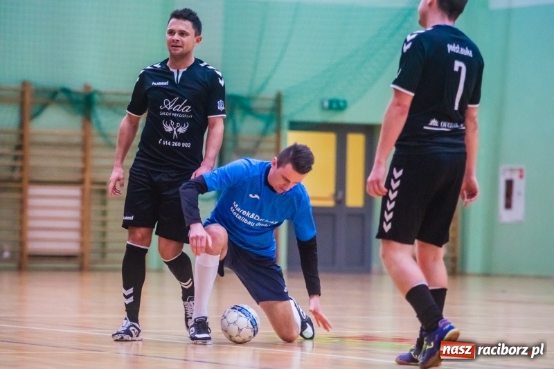 Zdjęcie w galerii na portalu naszraciborz.pl: Sobota w HLPN. Marek&Dariusz Metallbau ogolony przez Salon Fryzjerski wiadomości z regionu