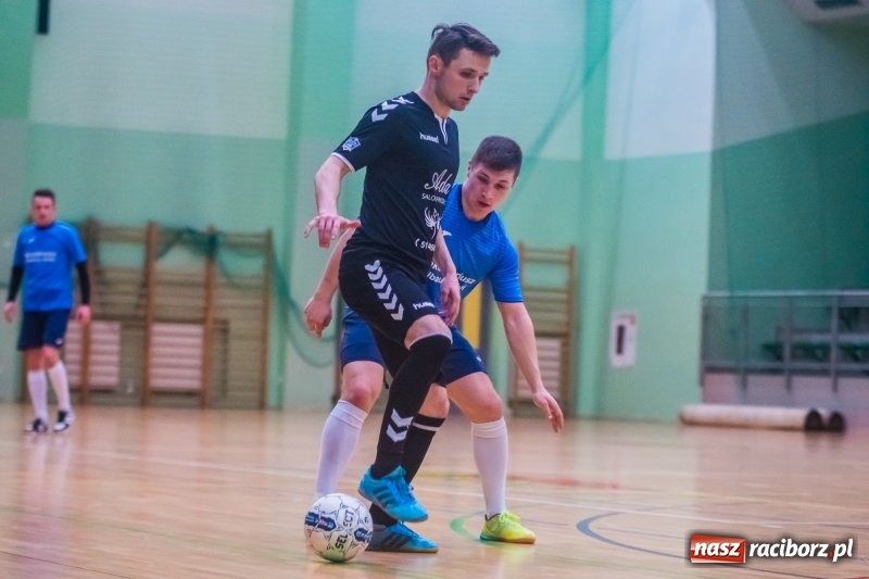 Zdjęcie w galerii na portalu naszraciborz.pl: Sobota w HLPN. Marek&Dariusz Metallbau ogolony przez Salon Fryzjerski wiadomości z regionu