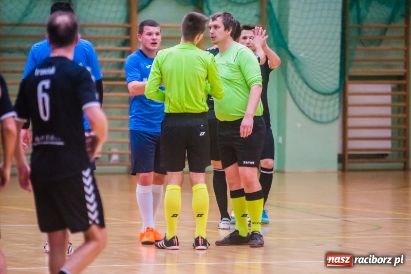 Zdjęcie w galerii na portalu naszraciborz.pl: Sobota w HLPN. Marek&Dariusz Metallbau ogolony przez Salon Fryzjerski wiadomości z regionu