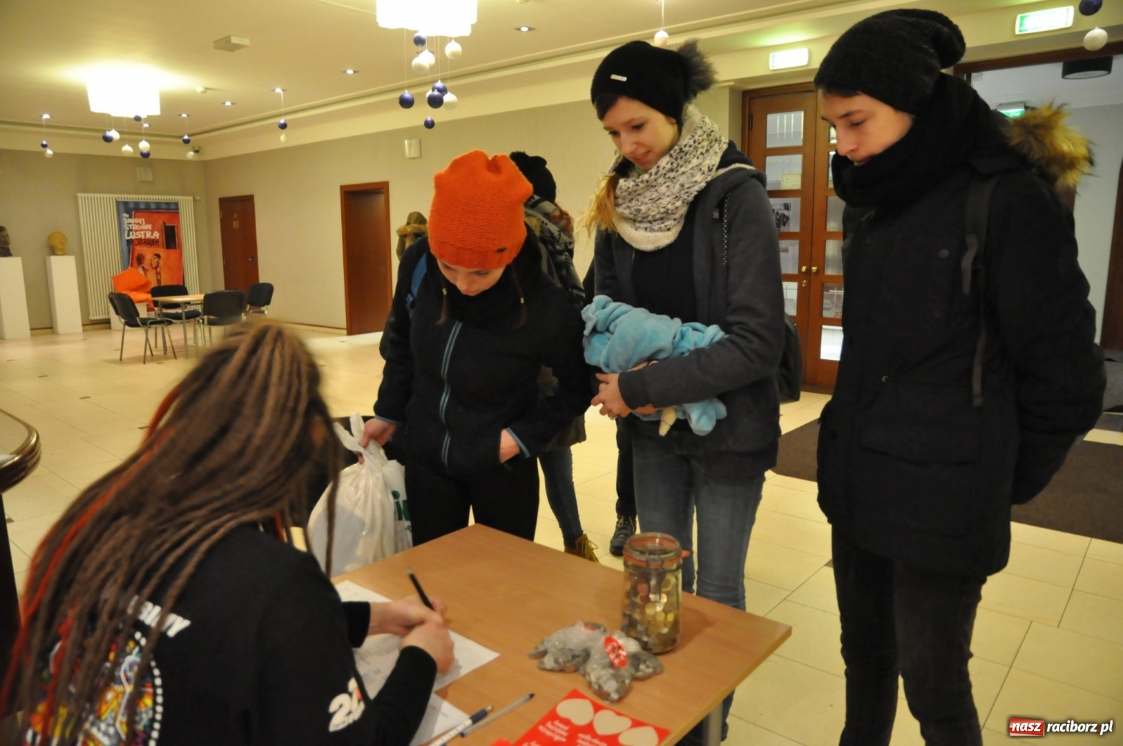 Zdjęcie w galerii na portalu naszraciborz.pl: Wielka Orkiestra Świątecznej Pomocy gra już w Raciborzu FOTO i WIDEO wiadomości z regionu